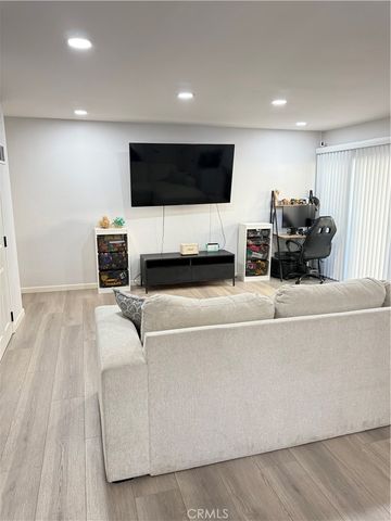 11068 Sharp H, San Fernando, CA 91345