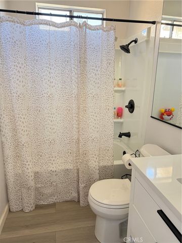 11068 Sharp H, San Fernando, CA 91345