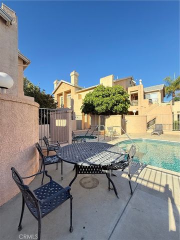 11068 Sharp H, San Fernando, CA 91345