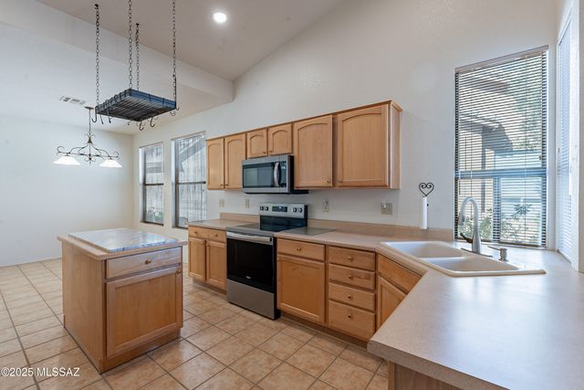63752 E Holiday Drive, Tucson, AZ 85739