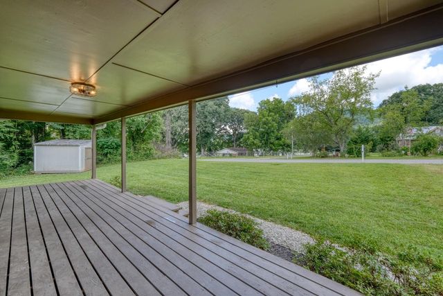 723 Bugscuffle Road, Hiawassee, GA 30546