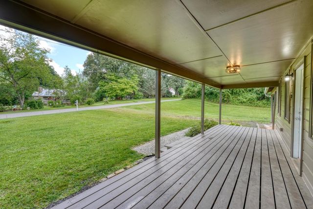 723 Bugscuffle Road, Hiawassee, GA 30546