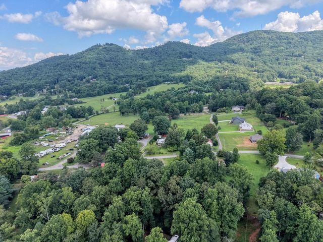 723 Bugscuffle Road, Hiawassee, GA 30546