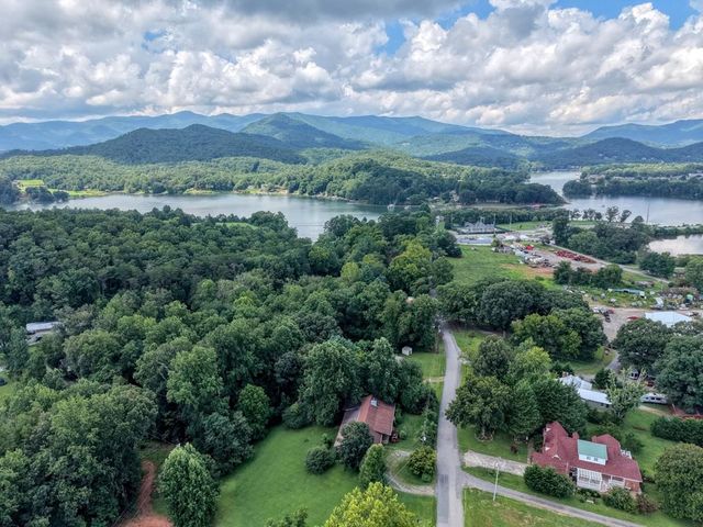 723 Bugscuffle Road, Hiawassee, GA 30546