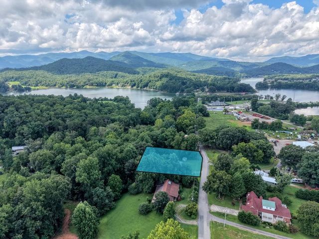 723 Bugscuffle Road, Hiawassee, GA 30546