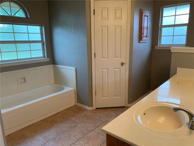 1302 N Flamingo Road, Rogers, AR 72756