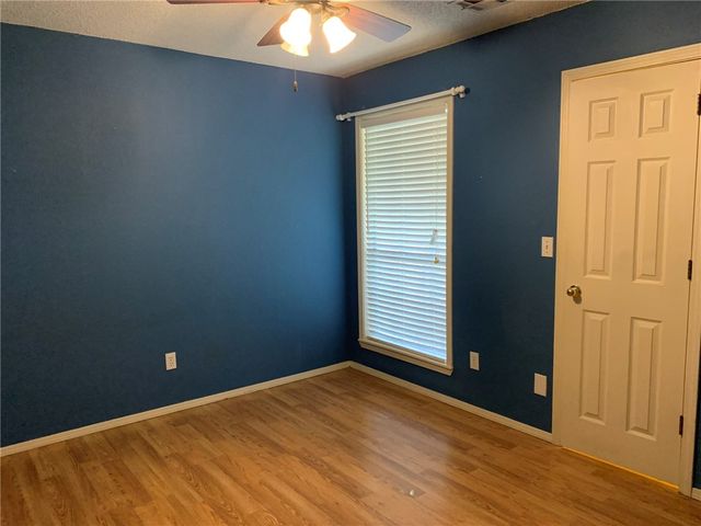 1302 N Flamingo Road, Rogers, AR 72756