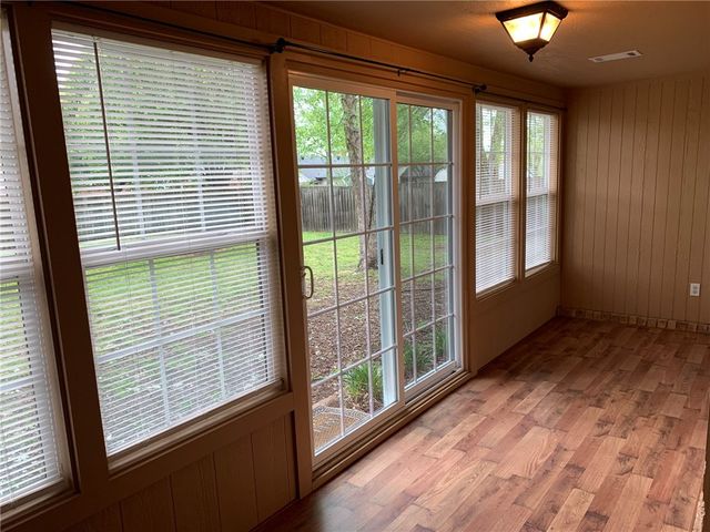 1302 N Flamingo Road, Rogers, AR 72756