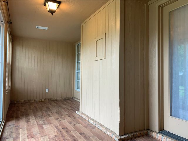 1302 N Flamingo Road, Rogers, AR 72756