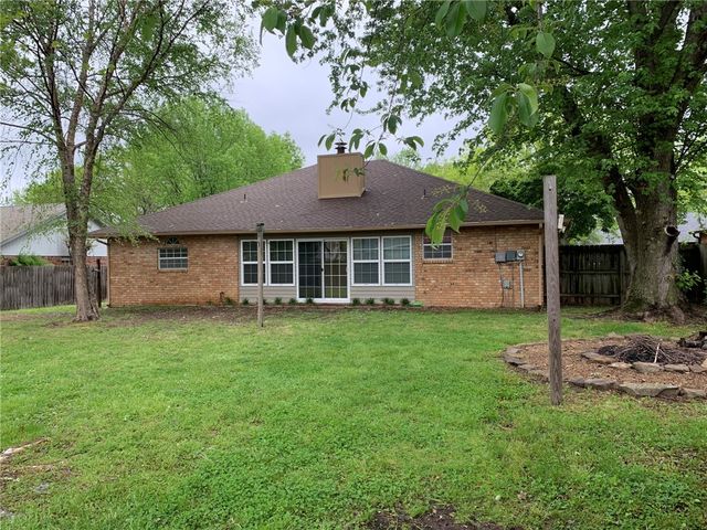 1302 N Flamingo Road, Rogers, AR 72756