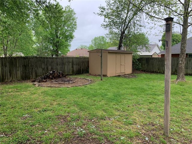 1302 N Flamingo Road, Rogers, AR 72756