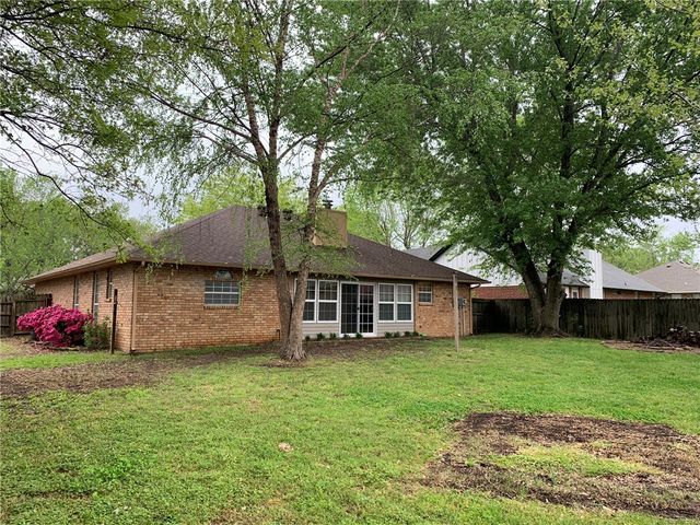 1302 N Flamingo Road, Rogers, AR 72756
