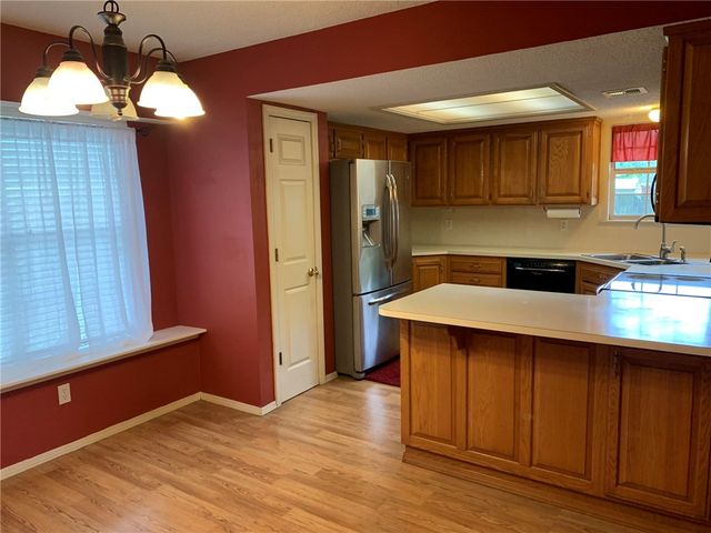 1302 N Flamingo Road, Rogers, AR 72756