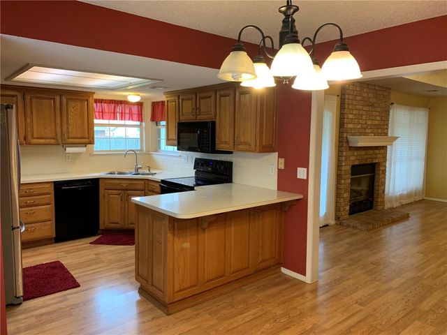 1302 N Flamingo Road, Rogers, AR 72756