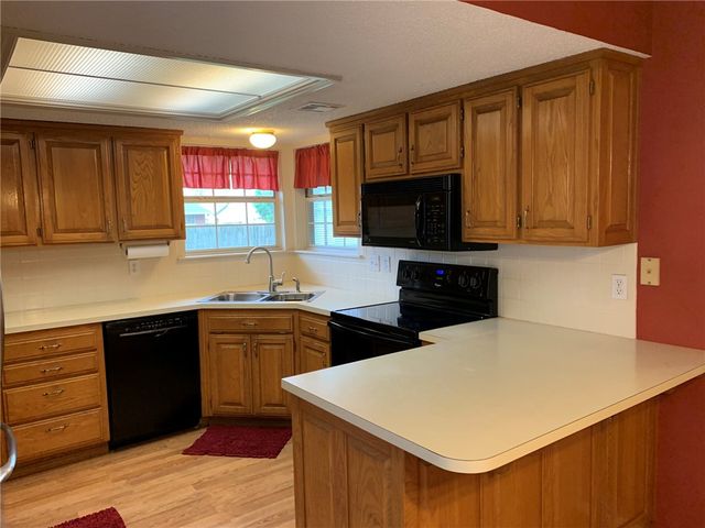 1302 N Flamingo Road, Rogers, AR 72756