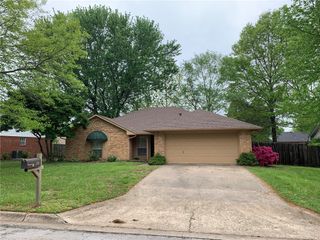 1302 N Flamingo Road, Rogers, AR 72756
