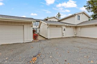 7106 Bridge Way W, West Bloomfield Charter Township, MI 48322