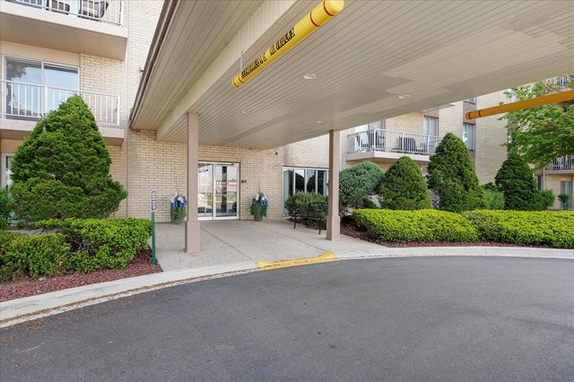 110 W Butterfield Road 314S, Elmhurst, IL 60126