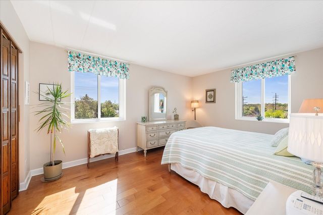 110 W Butterfield Road 314S, Elmhurst, IL 60126