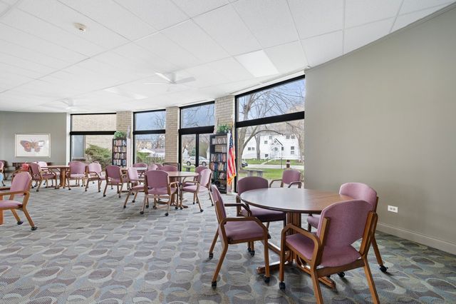 110 W Butterfield Road 314S, Elmhurst, IL 60126