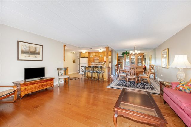110 W Butterfield Road 314S, Elmhurst, IL 60126