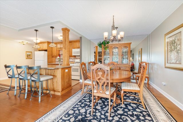 110 W Butterfield Road 314S, Elmhurst, IL 60126