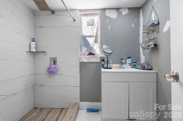 1101 College Avenue SW, Lenoir, NC 28645