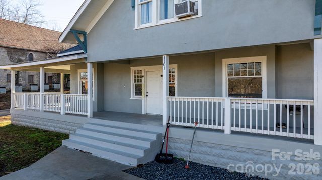 1101 College Avenue SW, Lenoir, NC 28645