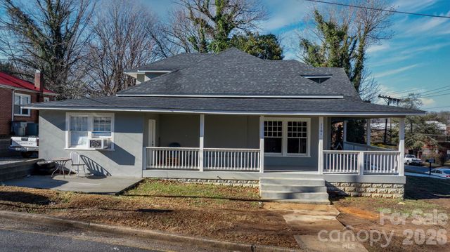 1101 College Avenue SW, Lenoir, NC 28645