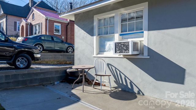 1101 College Avenue SW, Lenoir, NC 28645