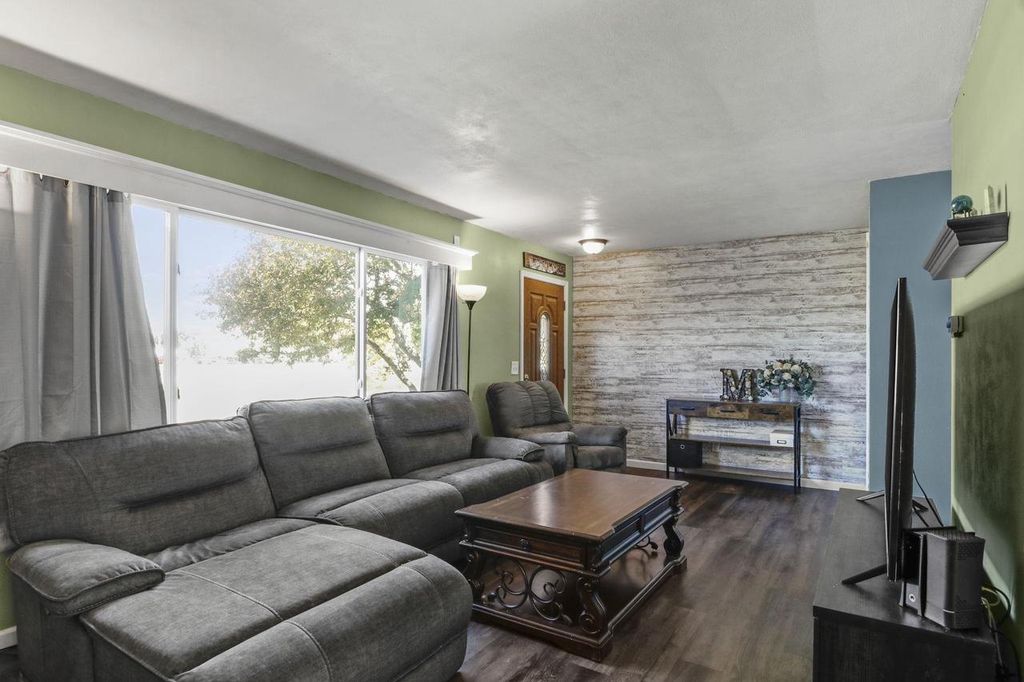 1551 Ivory Drive, Sun Prairie, WI 53590