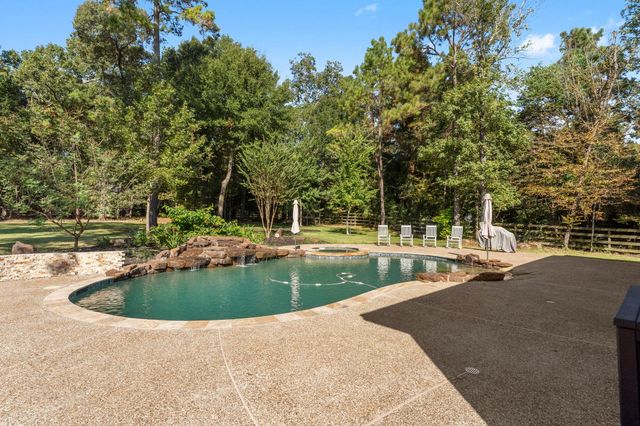 108 Port Au Prince Court, Montgomery, TX 77316