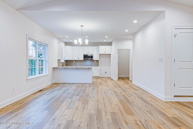 4406 Stone Wynde Dr, Louisville, KY 40272