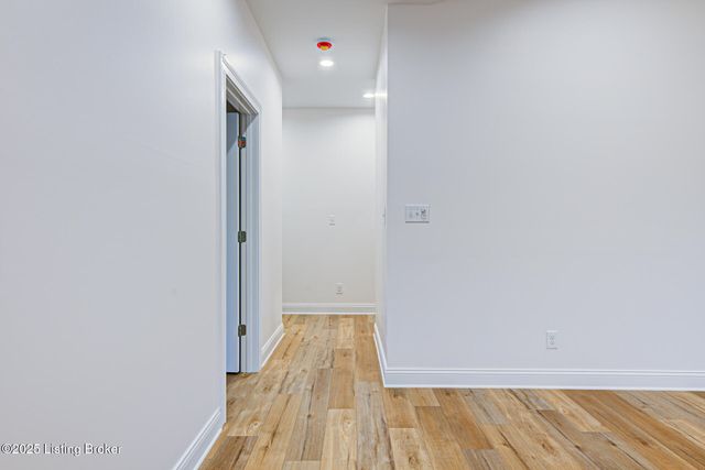 4406 Stone Wynde Dr, Louisville, KY 40272