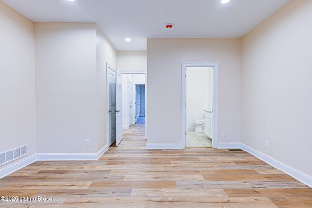 4406 Stone Wynde Dr, Louisville, KY 40272