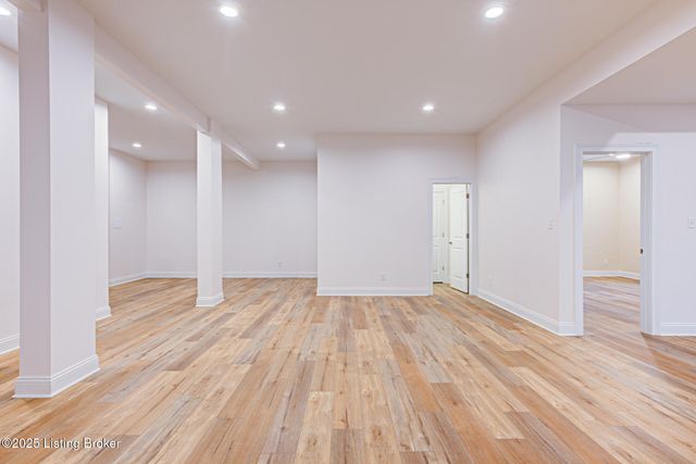 4406 Stone Wynde Dr, Louisville, KY 40272