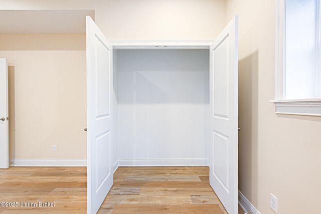 4406 Stone Wynde Dr, Louisville, KY 40272