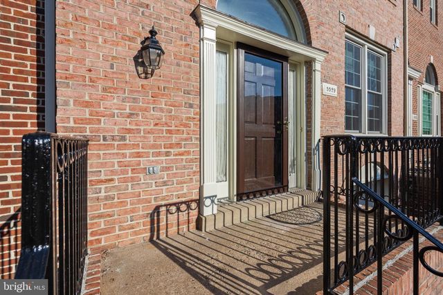 5529 SULLY LAKE DR, Centreville, VA 20120