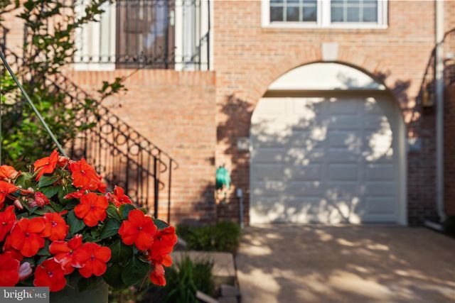 5529 SULLY LAKE DR, Centreville, VA 20120