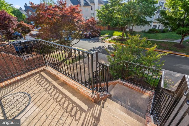 5529 SULLY LAKE DR, Centreville, VA 20120