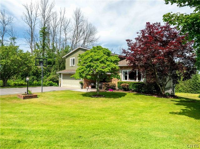 64 Hillcrest Drive, Minetto, NY 13126