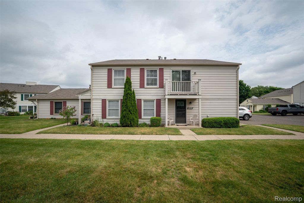 2978 Elmwood Court, Lake Orion Village, MI 48360