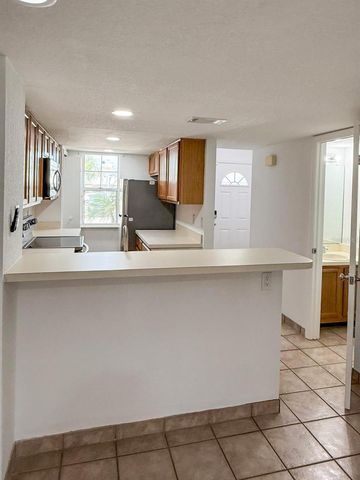 7522 HOLLOWELL DRIVE, Tampa, FL 33615