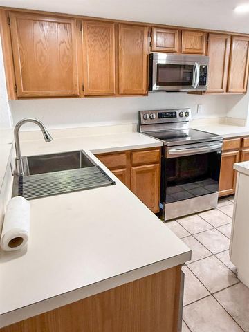 7522 HOLLOWELL DRIVE, Tampa, FL 33615