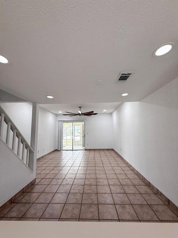 7522 HOLLOWELL DRIVE, Tampa, FL 33615