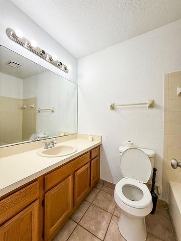 7522 HOLLOWELL DRIVE, Tampa, FL 33615