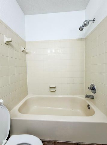 7522 HOLLOWELL DRIVE, Tampa, FL 33615