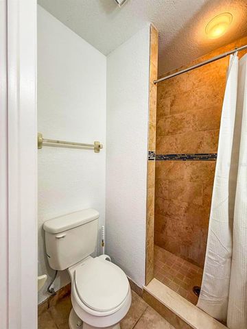 7522 HOLLOWELL DRIVE, Tampa, FL 33615