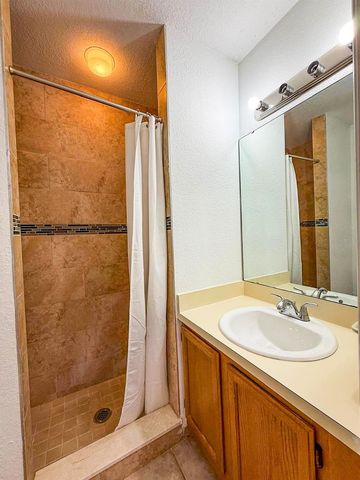 7522 HOLLOWELL DRIVE, Tampa, FL 33615