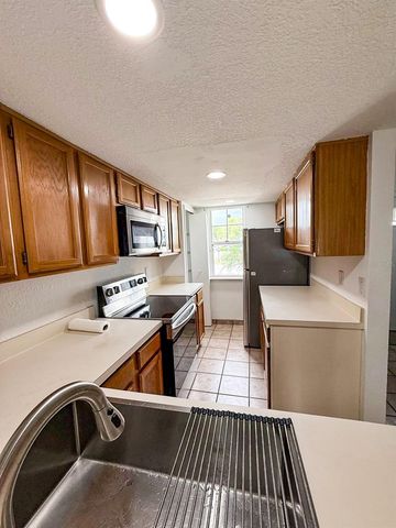 7522 HOLLOWELL DRIVE, Tampa, FL 33615